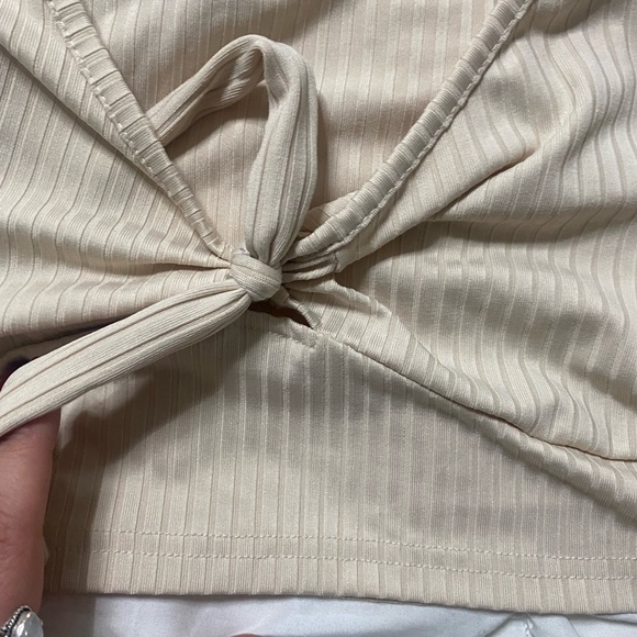 🤍5/40 front tie crop top - Picture 3 of 3